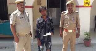 जौनपुर। देशी तमंचा के साथ युवक को पुलिस ने किया गिरफ्तार।